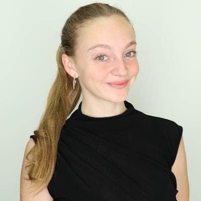 Looking for a Room for Myself During the Summer Main Photo