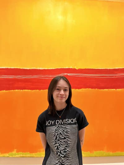 Female looking for a room in Van Nuys ASAP Main Photo