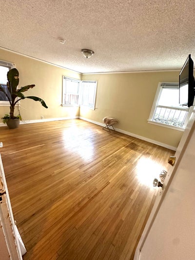 Beautiful large room with private bathroom  Main Photo