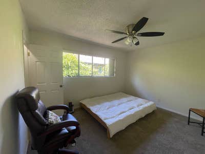 Beautiful room to rent in townhouse Main Photo