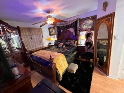 Large Luxury room with all bills included Main Photo
