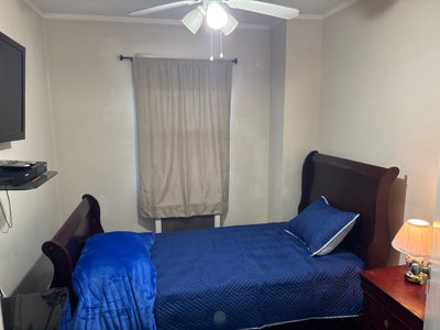 Cozy Small Bedrooom for Female in Pelham Gardens Main Photo