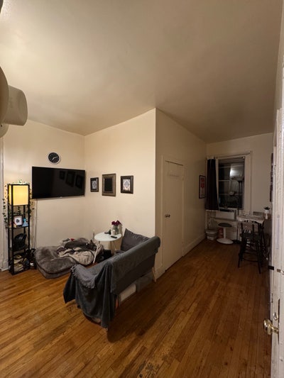 Apartment Room for Rent  Main Photo