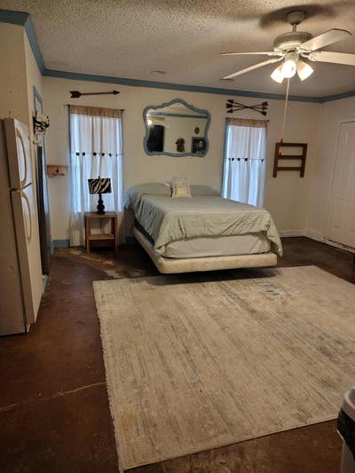 Studio apt  Main Photo