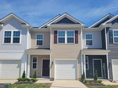 Room for rent in a brand-new townhouse Main Photo