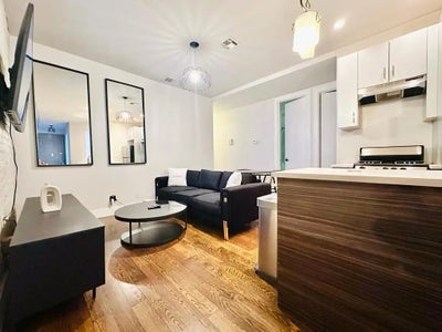 Modern Madison St Room with Gym & Rooftops Main Photo