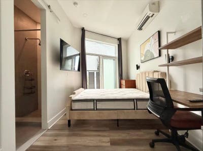 Bright Room in a Prime Neighborhood Main Photo