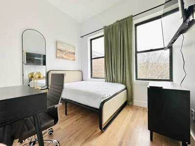 Bright Williamsburg Room with Private Bath Main Photo