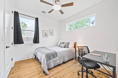  Luxury Austin Smart Home: Private Ensuite Suites  Main Photo