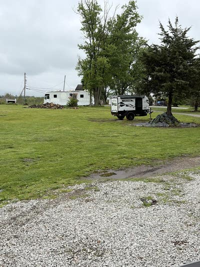 One bedroom, one bath, beautiful country setting Main Photo