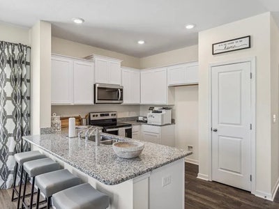 Room + Bathroom for Rent in Townhouse  Main Photo