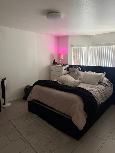 Room for rent in Burbank  Main Photo