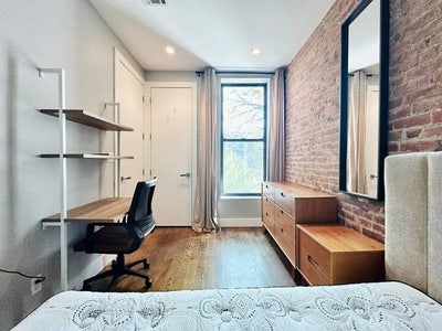 36th Ave Room - 15 Min to Manhattan Main Photo
