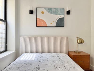 Charming Room in a Great Neighborhood Main Photo