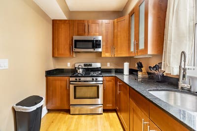 Room in Brookline on a flexible lease Main Photo