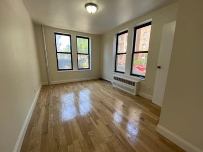 Room for Rent in Astoria Main Photo