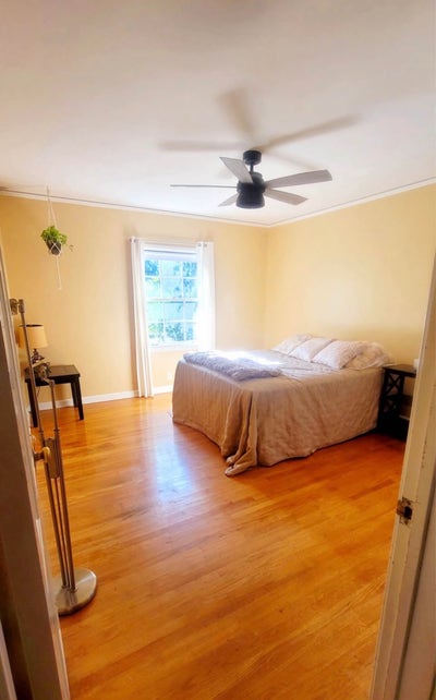 Large Room in Gorgeous Home Main Photo