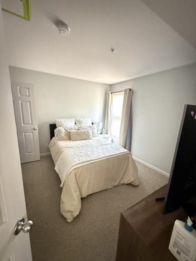 Furnished Large Bedroom with Private Bathroom Main Photo