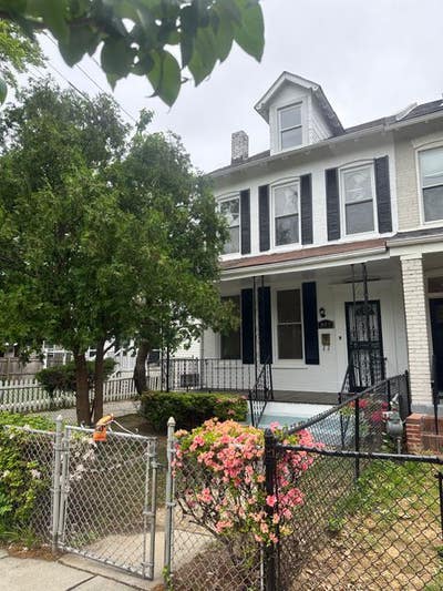 5 Bedrooms House in NW DC Main Photo