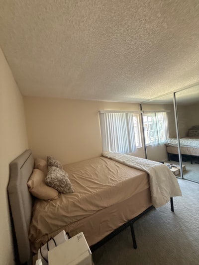 Room and bath for rent  Main Photo