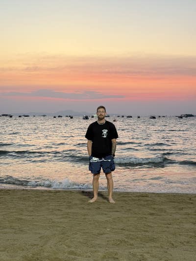 Professional male seeking room in NYC Main Photo