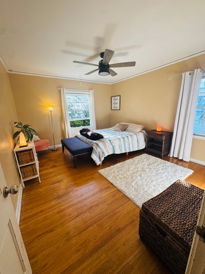 Private Room In Gorgeous Craftsaman hOme Main Photo
