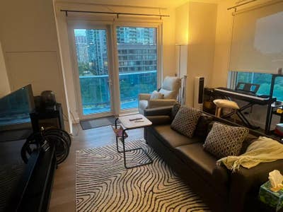 Master Bedroom in Luxury Apartment in Newport Main Photo