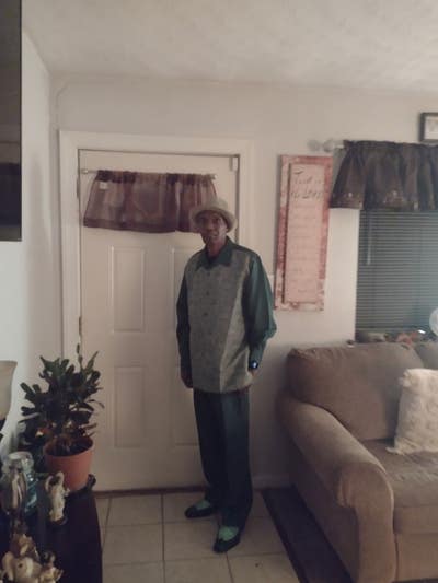 66 year old Male seeks a small or large room Main Photo