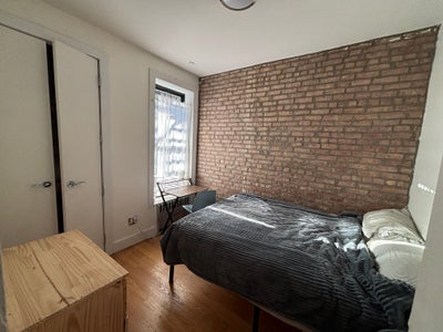 Cozy, sunlit bedroom in Crown Heights Main Photo