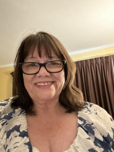 Reliable woman looking for a room in Glendale Main Photo