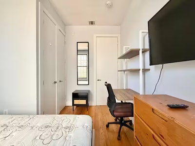 Luxury Room with Private Bath, Gym & Rooftop Main Photo