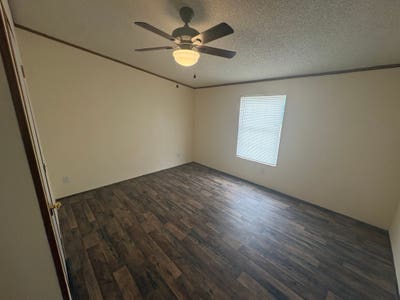  $200 per week for a private BR. Deposit $150 Main Photo