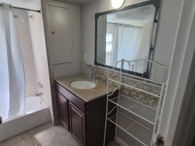 Furnished One Bed One Bath Apartment Utils Include Main Photo