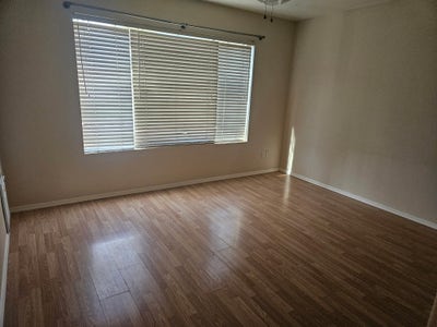 Master Bed & Private Bath Available - Shared House Main Photo