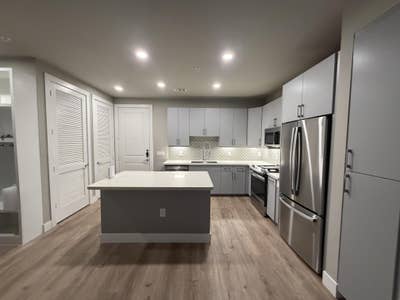 1br1ba private apt in Highland area Main Photo