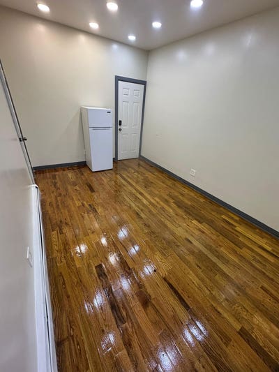 No Deposit Required  Room for Rent in Bridgeport C Main Photo