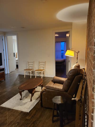 Large room with large closet for rent Main Photo
