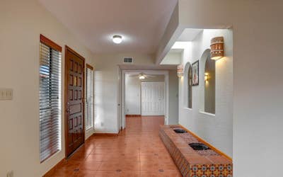 Spanish Style Condo (1 room/priv bath available) Main Photo