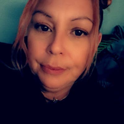 Professional Female seeks a small or large room Main Photo