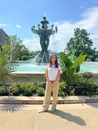 Female student needs Huntington Beach room Main Photo