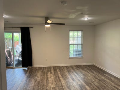 Large basement unit private bathroom Main Photo