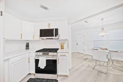 Upscale Retreat with Premium Amenities. Main Photo