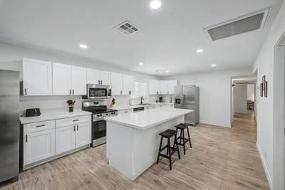 Beautiful Fully Remodel ️in Mesa. 3 Fridges Sets o Main Photo