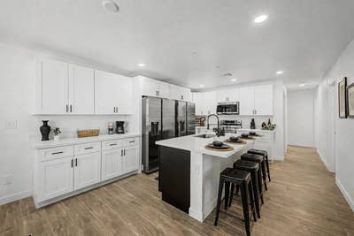 Beautiful Fully Remodel  in Mesa. 3 Fridges sets o Main Photo
