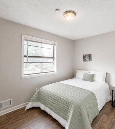 🚨🚨Large Room Available🚨🚨🛒 Walk to Dollar Tree Main Photo