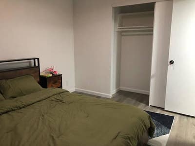 Furnished room with shared bathroom Main Photo