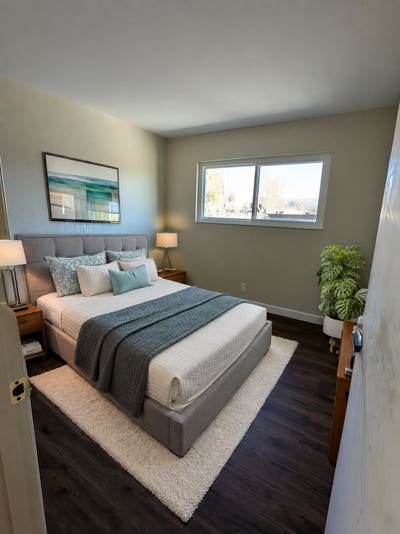 Room with Shared Bath (Room BUnfurnished)  Main Photo