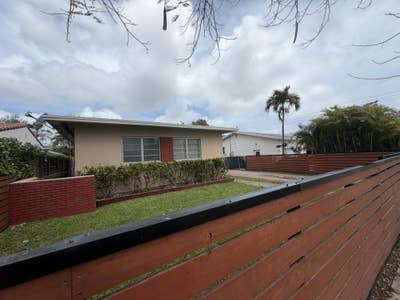 Studio for Rent Near Calle 8 Brickell Mia Airport Main Photo