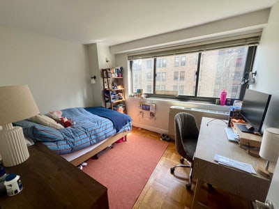 $2100 (Rent stabilized) room in Hell’s Kitchen Main Photo