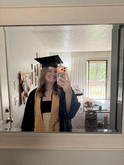 Female student looking for LA room from August Main Photo